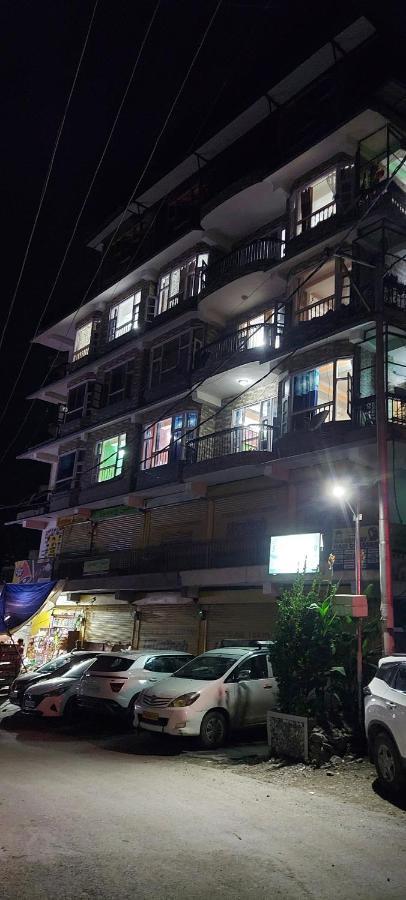 Shimla Regency Hotell Exteriör bild